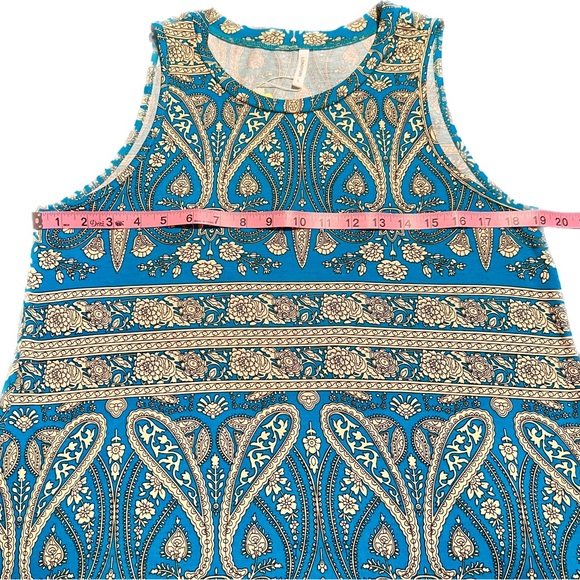 Vibrant Turquoise Sleeveless Blouse - Picture 3 of 8